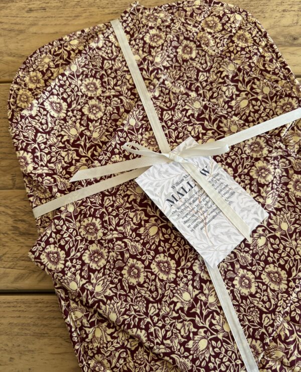 William Morris Mallow Wine Two Placemats Two Napkins Set