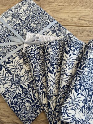 William Morris Brother Rabbit Blue 132 x 178cm Tablecloth and Napkins Gift Set