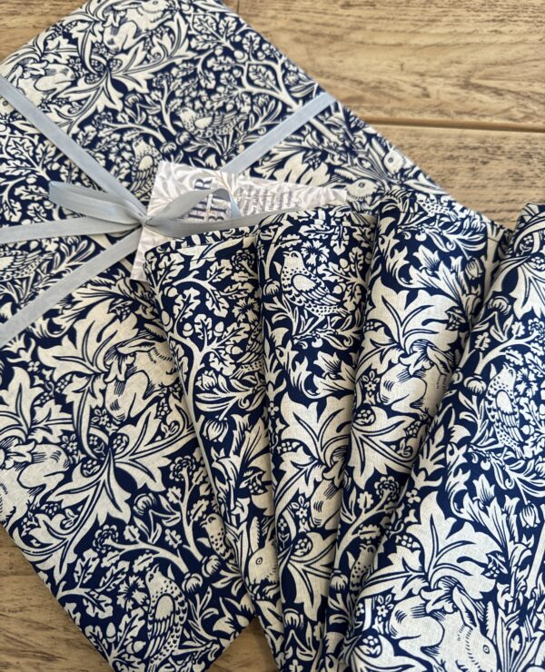 William Morris Brother Rabbit Blue 132 x 178cm Tablecloth and Napkins Gift Set